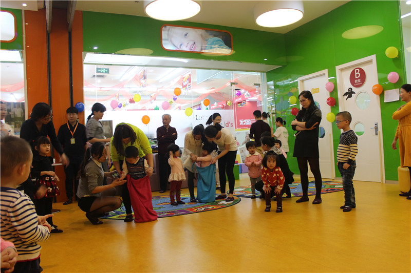 BBunion国际早教厦门外图中心活动花絮:感恩的心,蓝色的爱 BBunion国际早教厦门外图中心活动花絮:感恩的心,蓝色的爱