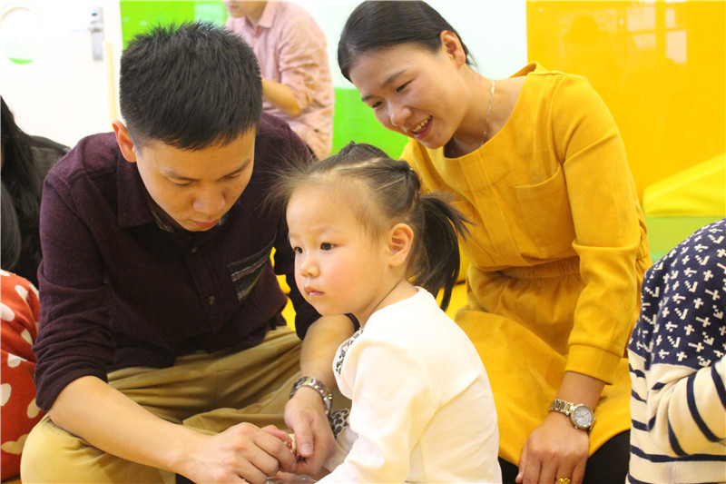 BBunion国际早教厦门外图中心活动花絮:感恩的心,蓝色的爱 BBunion国际早教厦门外图中心活动花絮:感恩的心,蓝色的爱