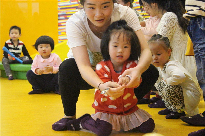 BBunion国际早教厦门外图中心活动花絮:感恩的心,蓝色的爱 BBunion国际早教厦门外图中心活动花絮:感恩的心,蓝色的爱